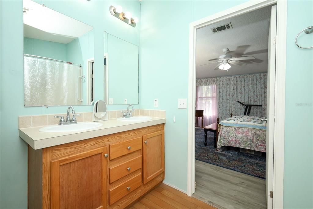 For Sale: $445,000 (6 beds, 4 baths, 3360 Square Feet)