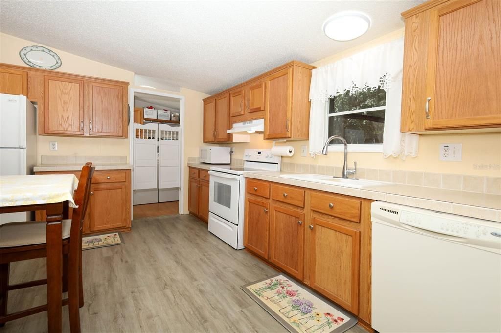 For Sale: $445,000 (6 beds, 4 baths, 3360 Square Feet)