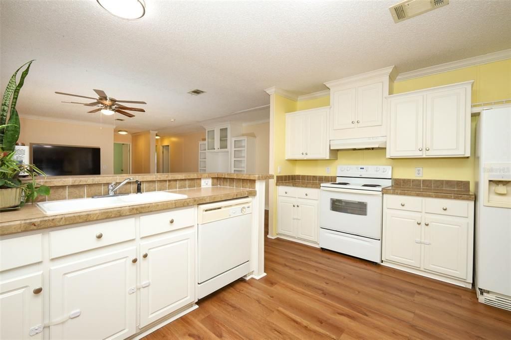 For Sale: $445,000 (6 beds, 4 baths, 3360 Square Feet)
