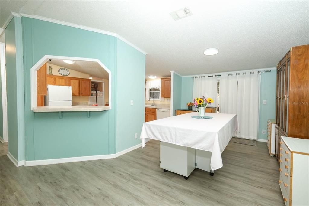 For Sale: $445,000 (6 beds, 4 baths, 3360 Square Feet)
