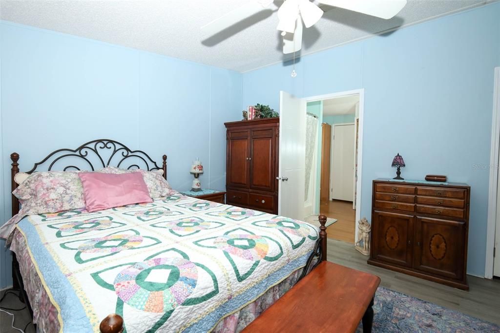 For Sale: $445,000 (6 beds, 4 baths, 3360 Square Feet)