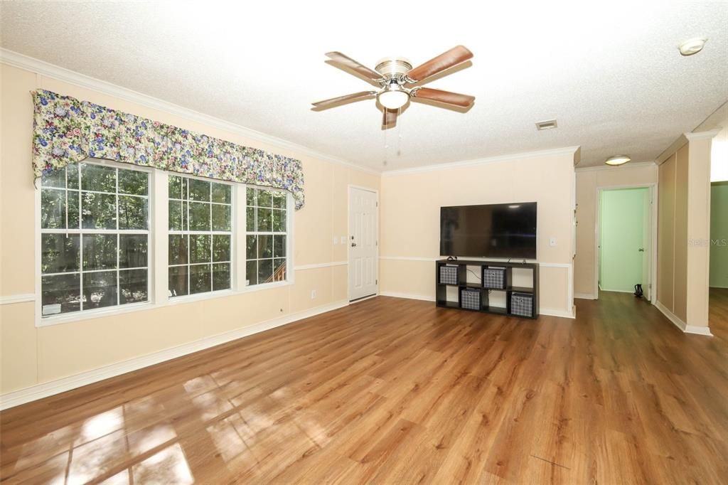 For Sale: $445,000 (6 beds, 4 baths, 3360 Square Feet)