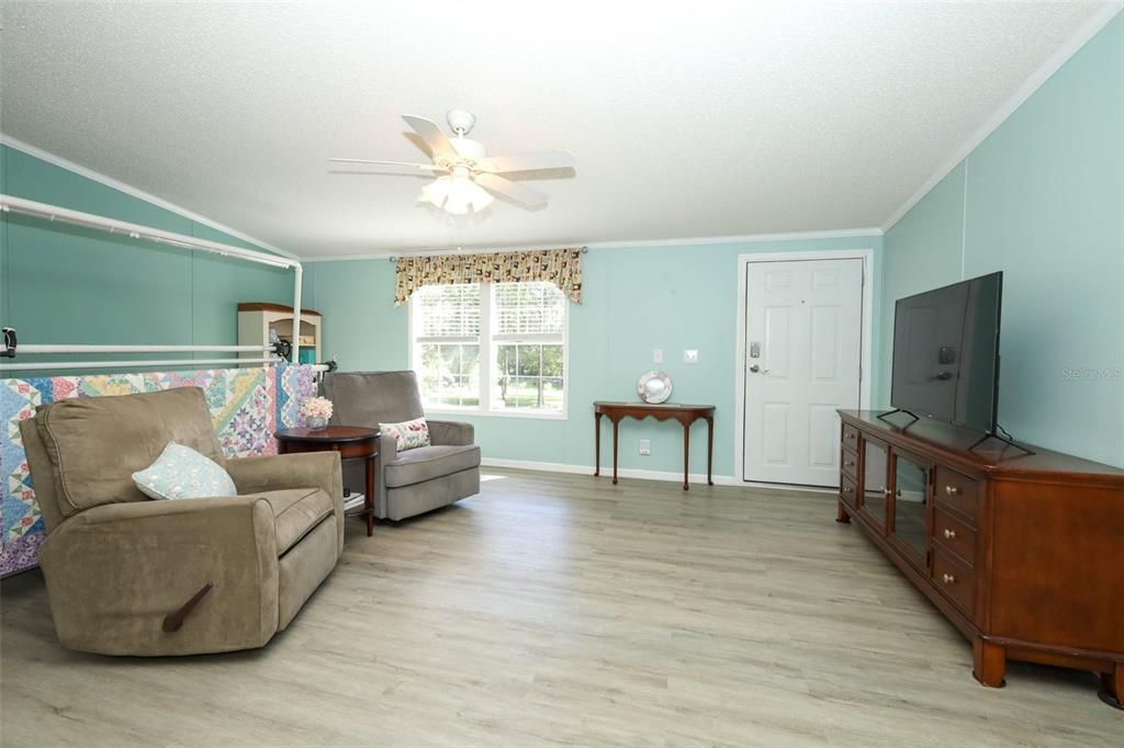 For Sale: $445,000 (6 beds, 4 baths, 3360 Square Feet)