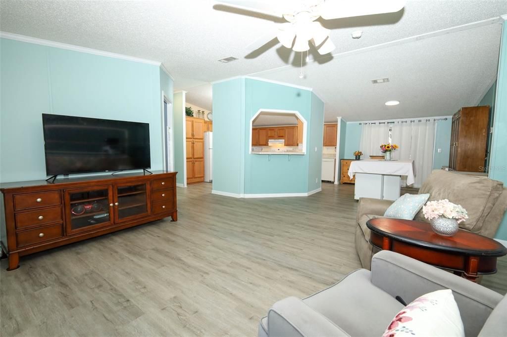 For Sale: $445,000 (6 beds, 4 baths, 3360 Square Feet)