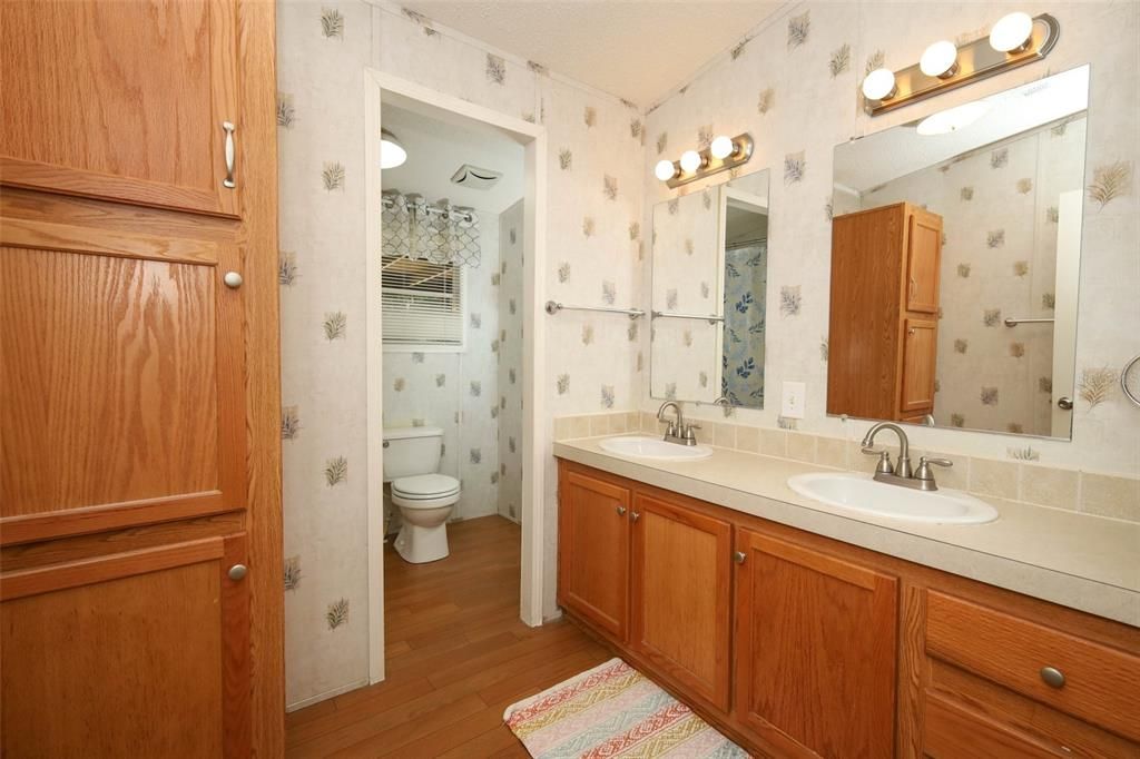 For Sale: $445,000 (6 beds, 4 baths, 3360 Square Feet)