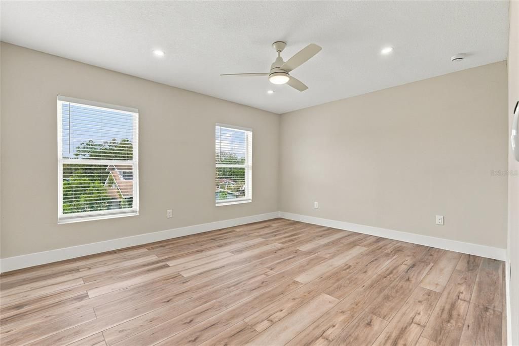 En Venta: $439,900 (3 camas, 2 baños, 1646 Pies cuadrados)