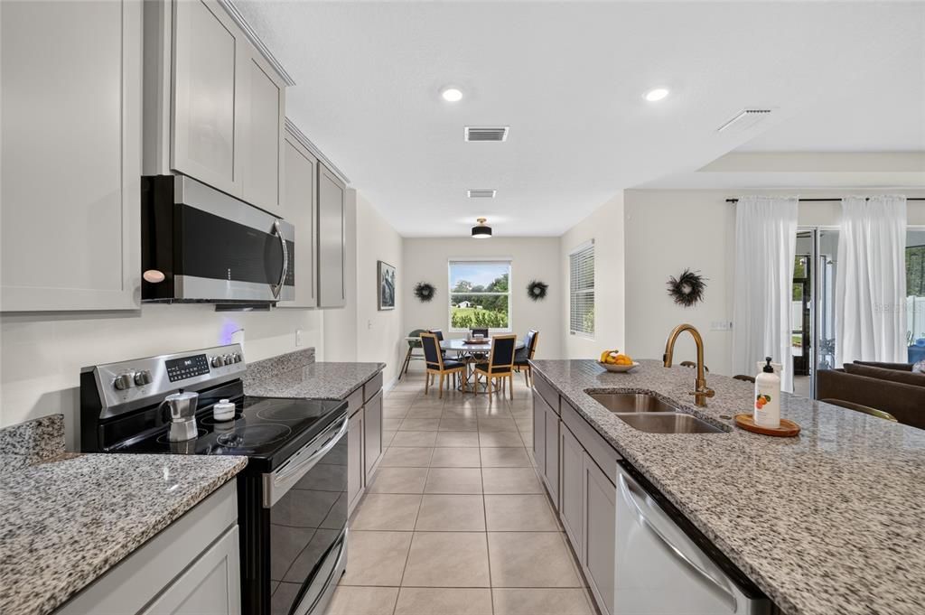 For Sale: $514,900 (4 beds, 3 baths, 2836 Square Feet)