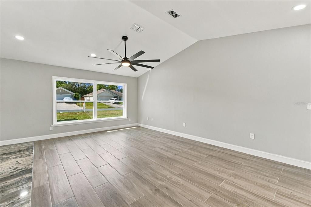 For Sale: $369,000 (3 beds, 2 baths, 1527 Square Feet)