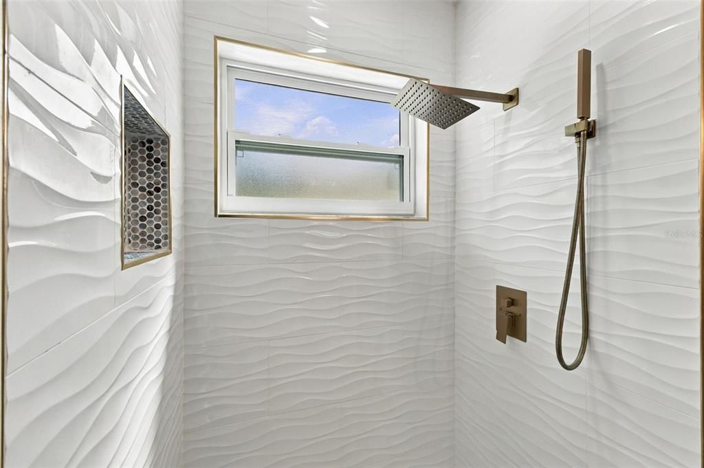 For Sale: $369,000 (3 beds, 2 baths, 1527 Square Feet)