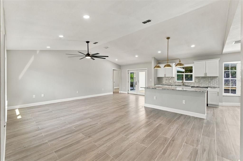 For Sale: $369,000 (3 beds, 2 baths, 1527 Square Feet)