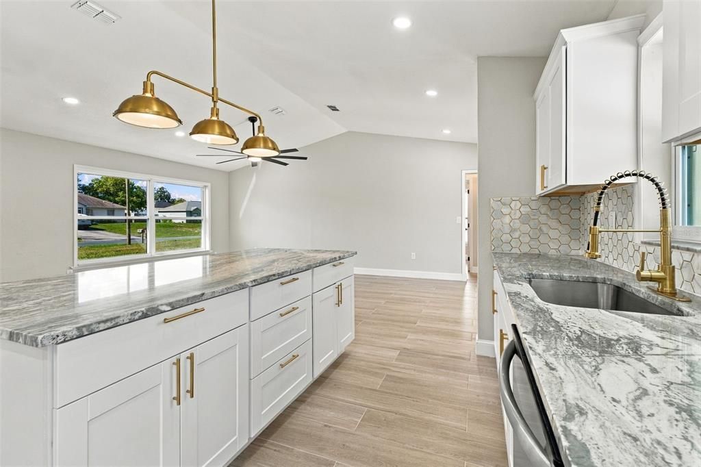 For Sale: $369,000 (3 beds, 2 baths, 1527 Square Feet)