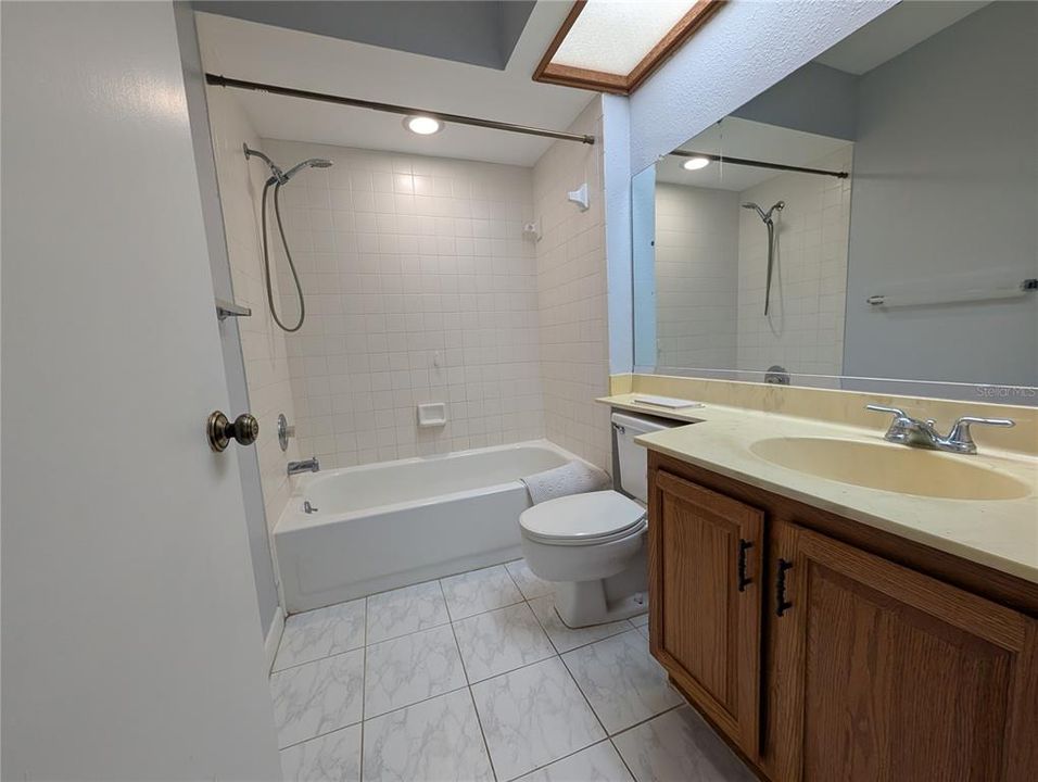 В аренду: $1,850 (2 спален, 2 ванн, 1040 Квадратных фут)