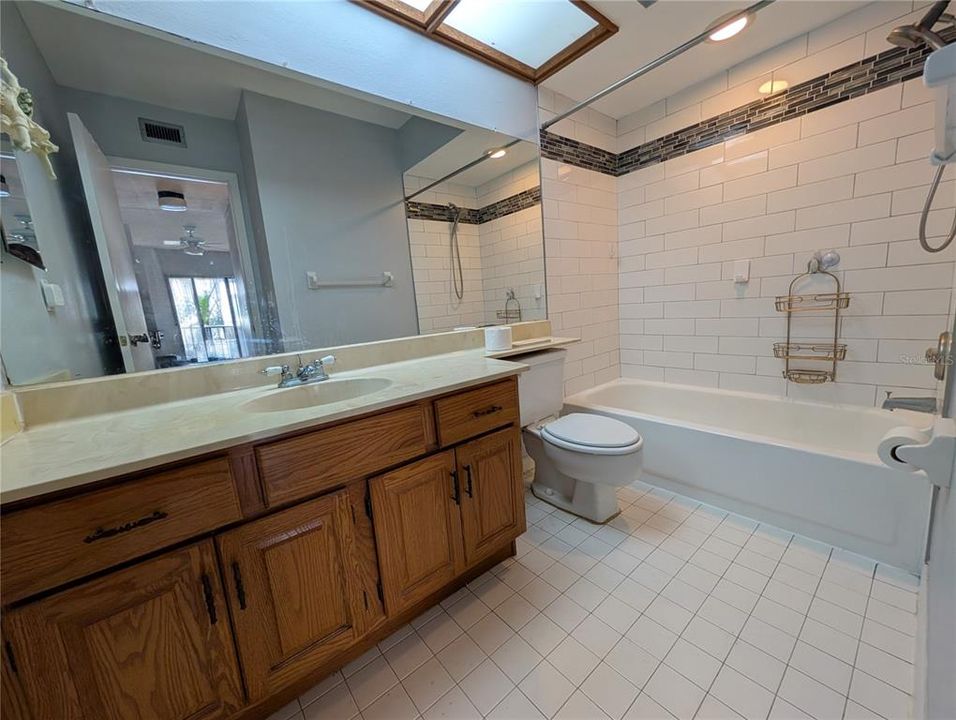 В аренду: $1,850 (2 спален, 2 ванн, 1040 Квадратных фут)
