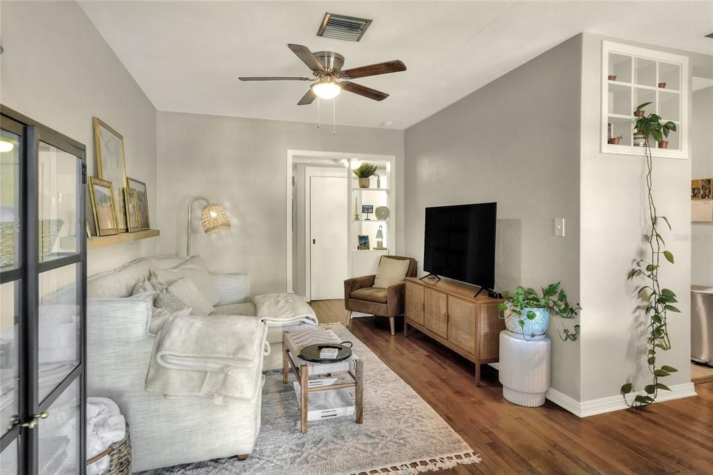 For Rent: $1,695 (2 beds, 1 baths, 800 Square Feet)