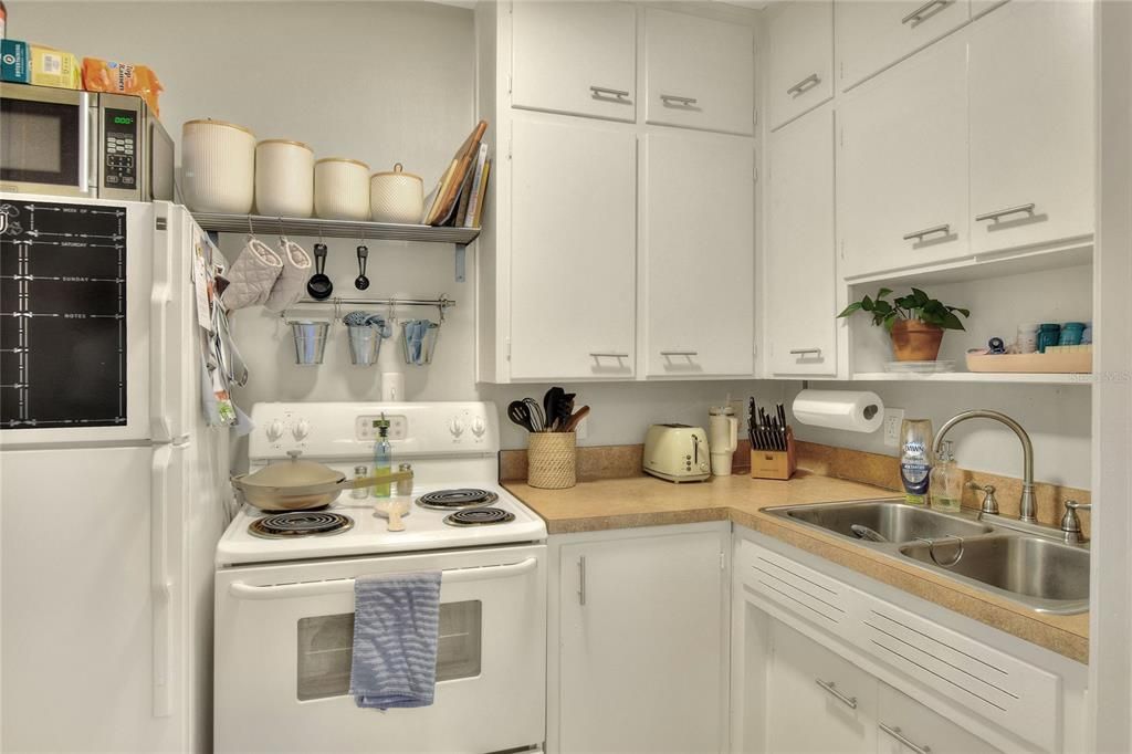 For Rent: $1,695 (2 beds, 1 baths, 800 Square Feet)