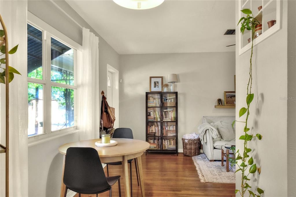 For Rent: $1,695 (2 beds, 1 baths, 800 Square Feet)