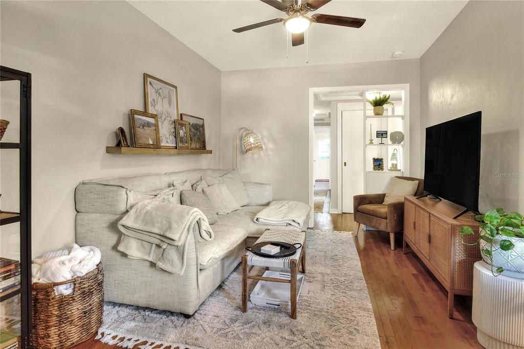 For Rent: $1,695 (2 beds, 1 baths, 800 Square Feet)