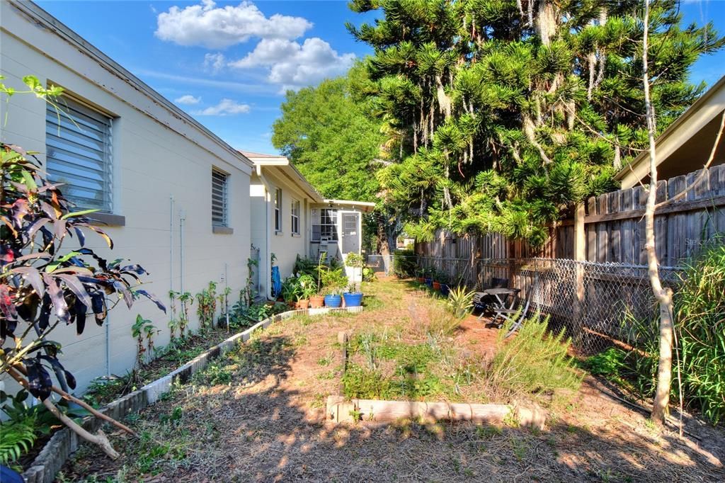 For Rent: $1,695 (2 beds, 1 baths, 800 Square Feet)