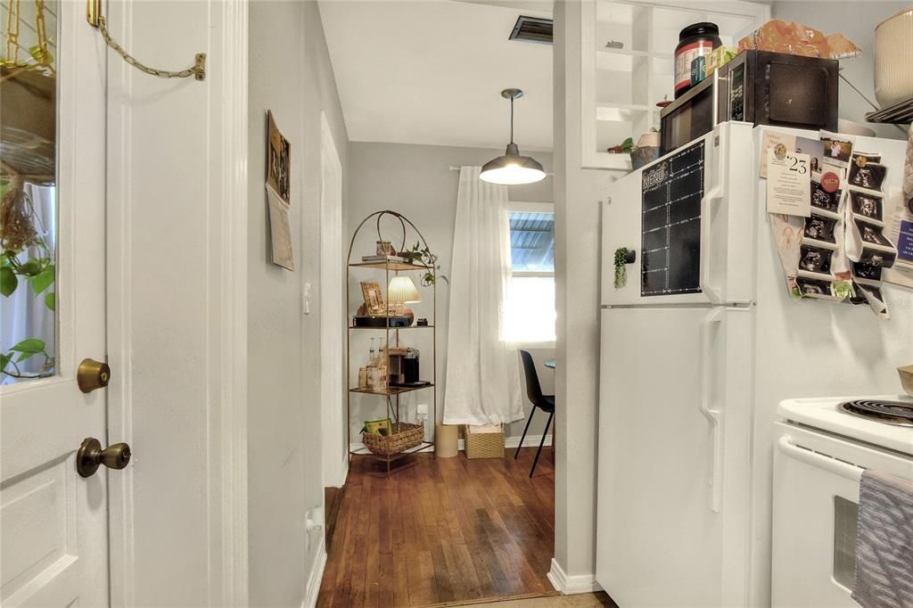 For Rent: $1,695 (2 beds, 1 baths, 800 Square Feet)