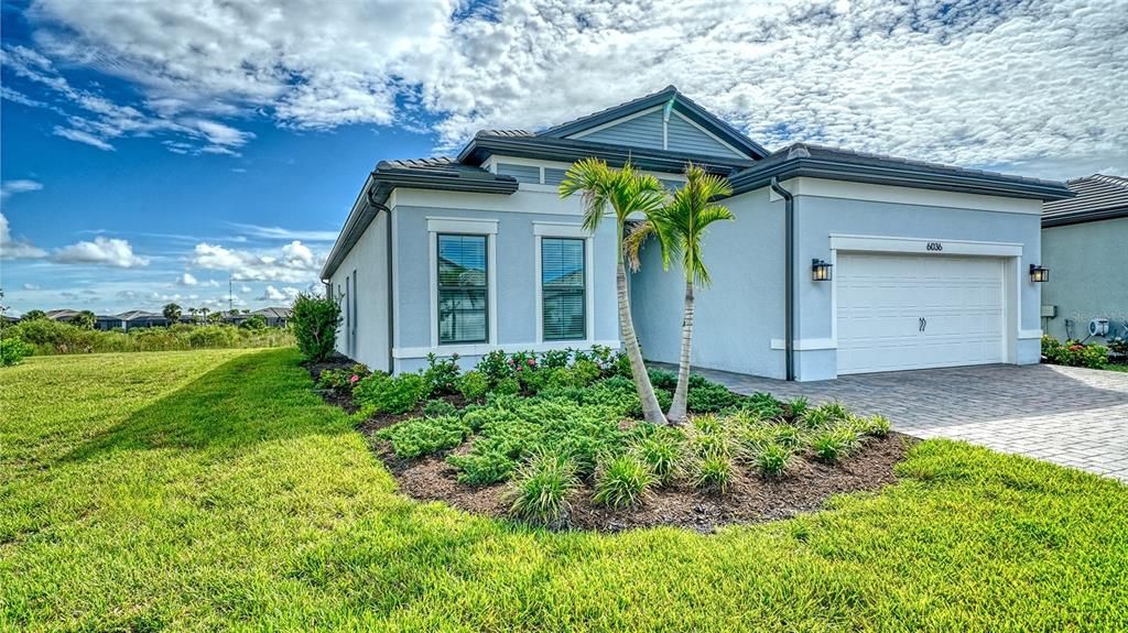 For Sale: $925,000 (3 beds, 3 baths, 2088 Square Feet)