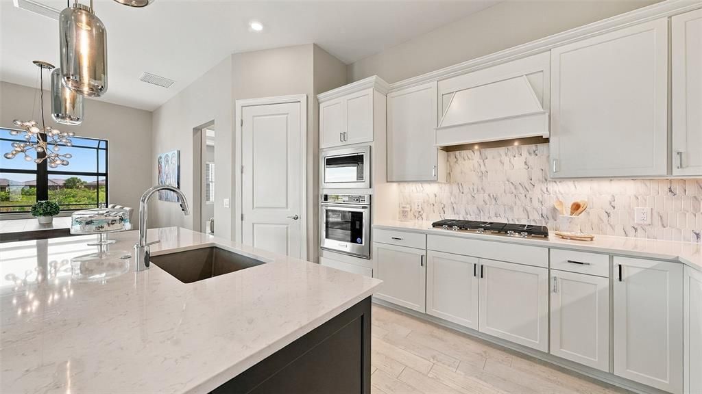 For Sale: $925,000 (3 beds, 3 baths, 2088 Square Feet)