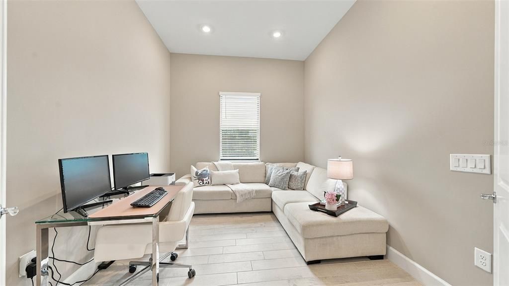 For Sale: $925,000 (3 beds, 3 baths, 2088 Square Feet)