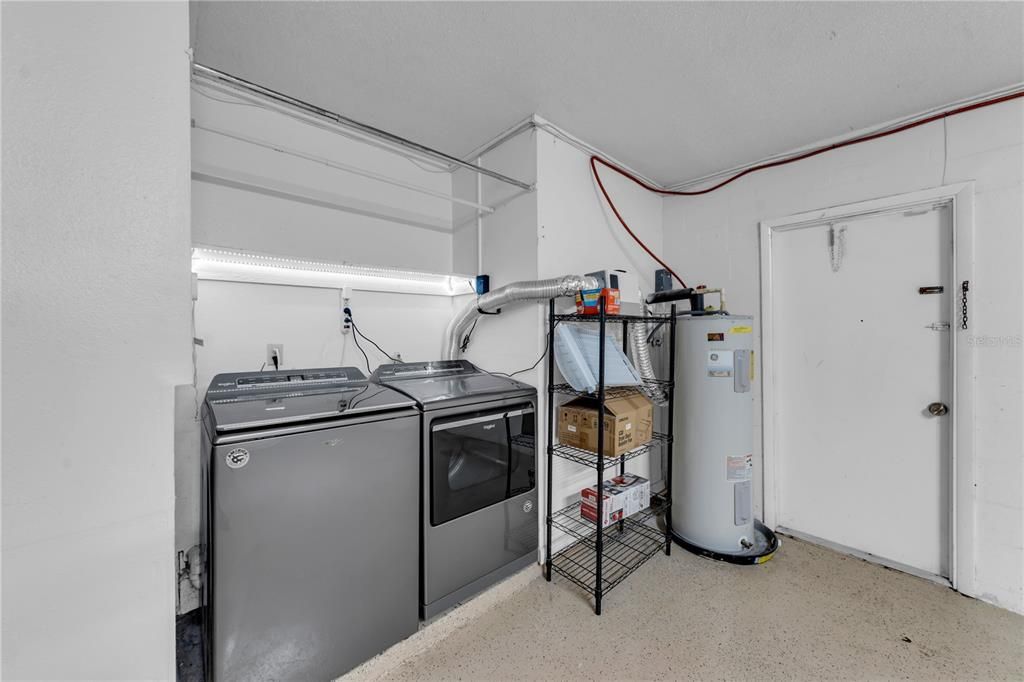 For Sale: $350,000 (3 beds, 2 baths, 1169 Square Feet)