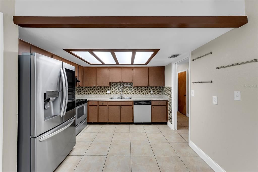 For Sale: $350,000 (3 beds, 2 baths, 1169 Square Feet)