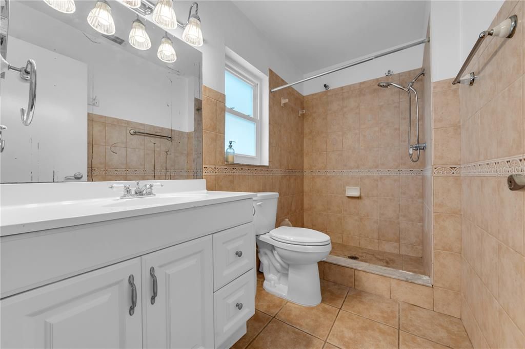 For Sale: $350,000 (3 beds, 2 baths, 1169 Square Feet)