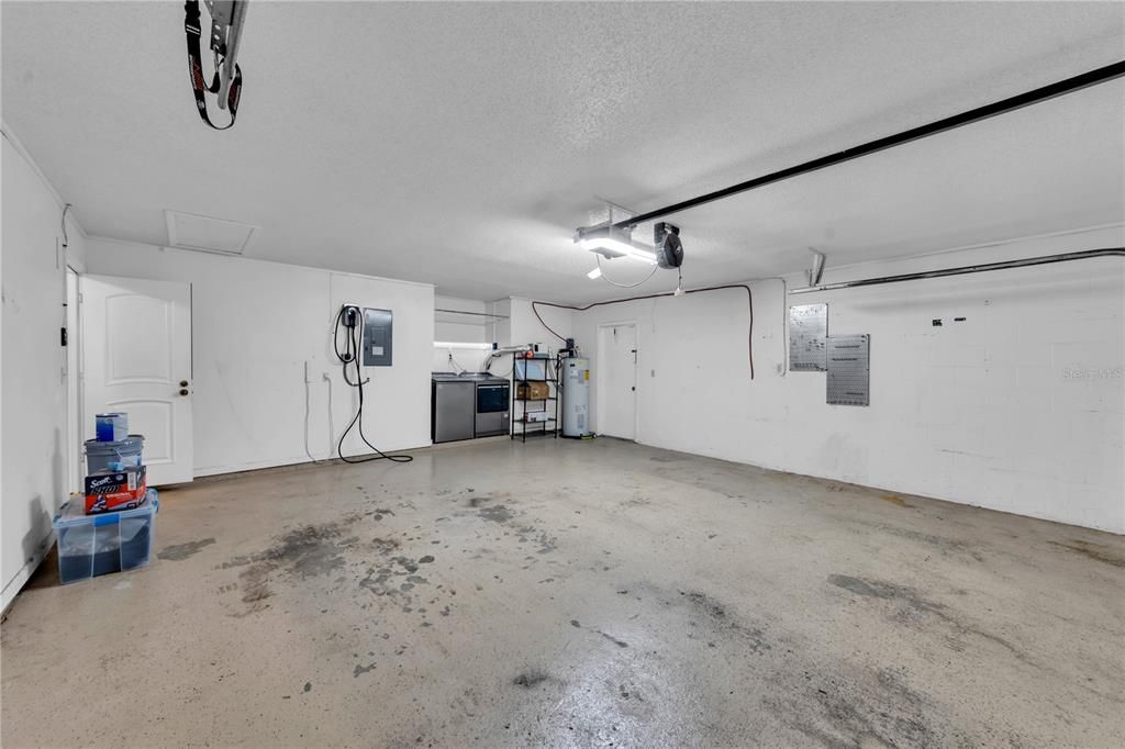 For Sale: $350,000 (3 beds, 2 baths, 1169 Square Feet)