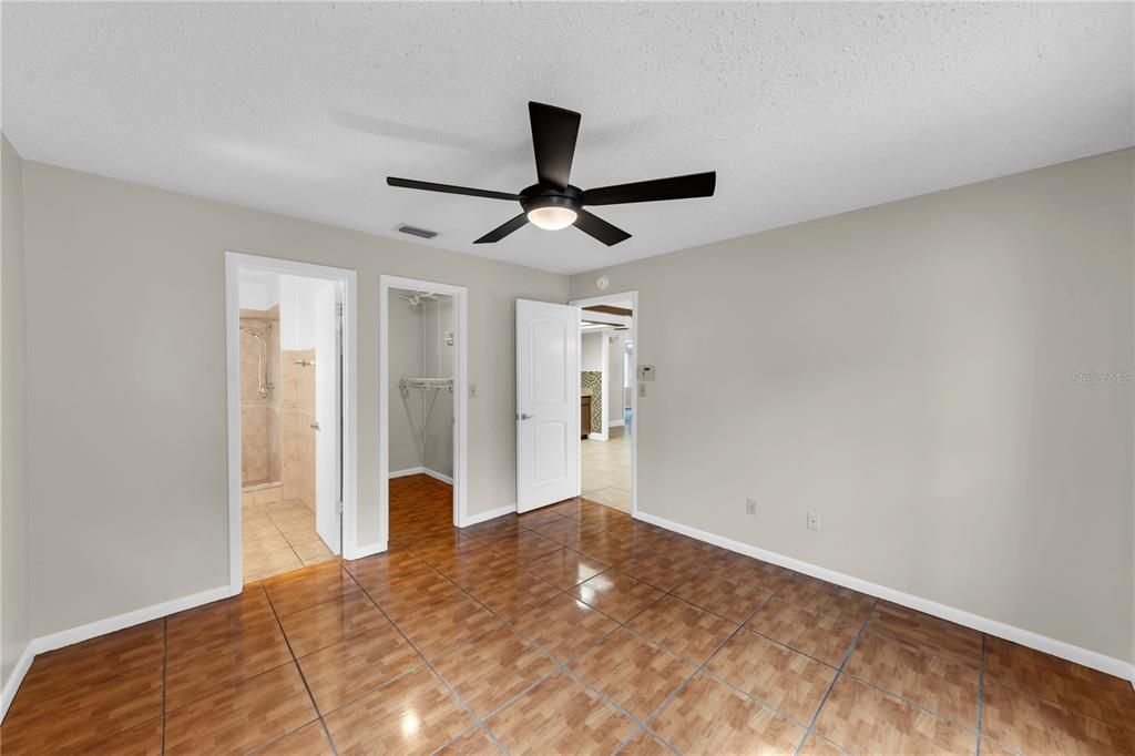 For Sale: $350,000 (3 beds, 2 baths, 1169 Square Feet)