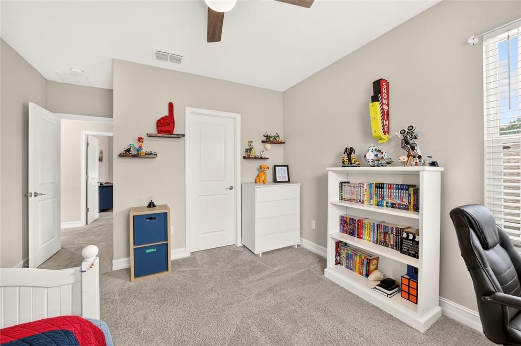 For Sale: $625,000 (5 beds, 4 baths, 3283 Square Feet)