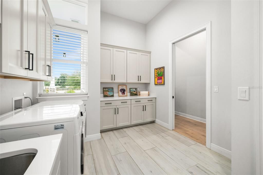 For Sale: $1,325,000 (5 beds, 3 baths, 4742 Square Feet)