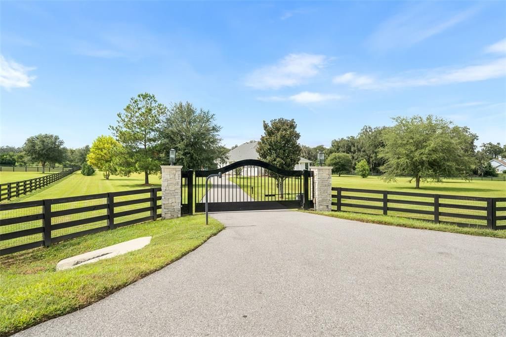 For Sale: $1,325,000 (5 beds, 3 baths, 4742 Square Feet)