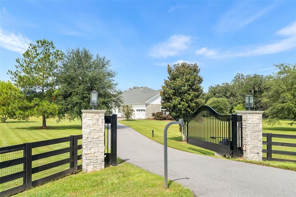 For Sale: $1,325,000 (5 beds, 3 baths, 4742 Square Feet)