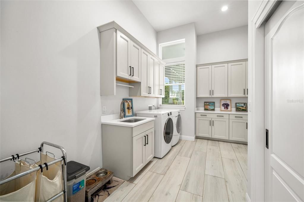 For Sale: $1,325,000 (5 beds, 3 baths, 4742 Square Feet)