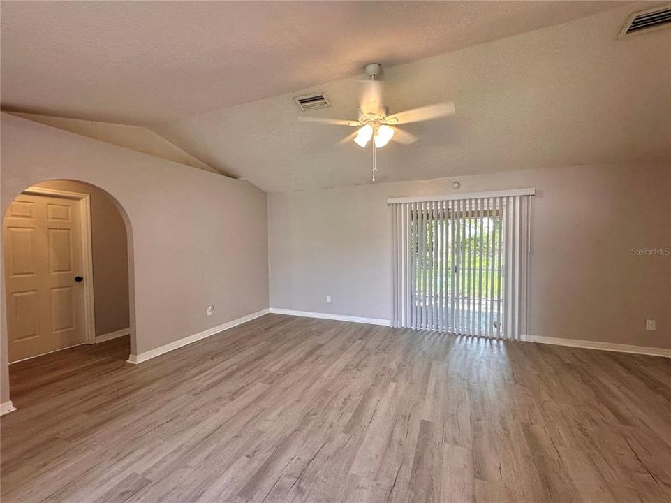 En Venta: $280,000 (3 camas, 2 baños, 1519 Pies cuadrados)