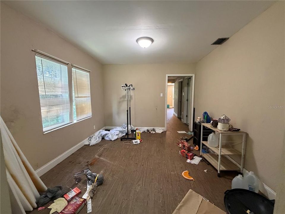 For Sale: $125,000 (3 beds, 2 baths, 1096 Square Feet)