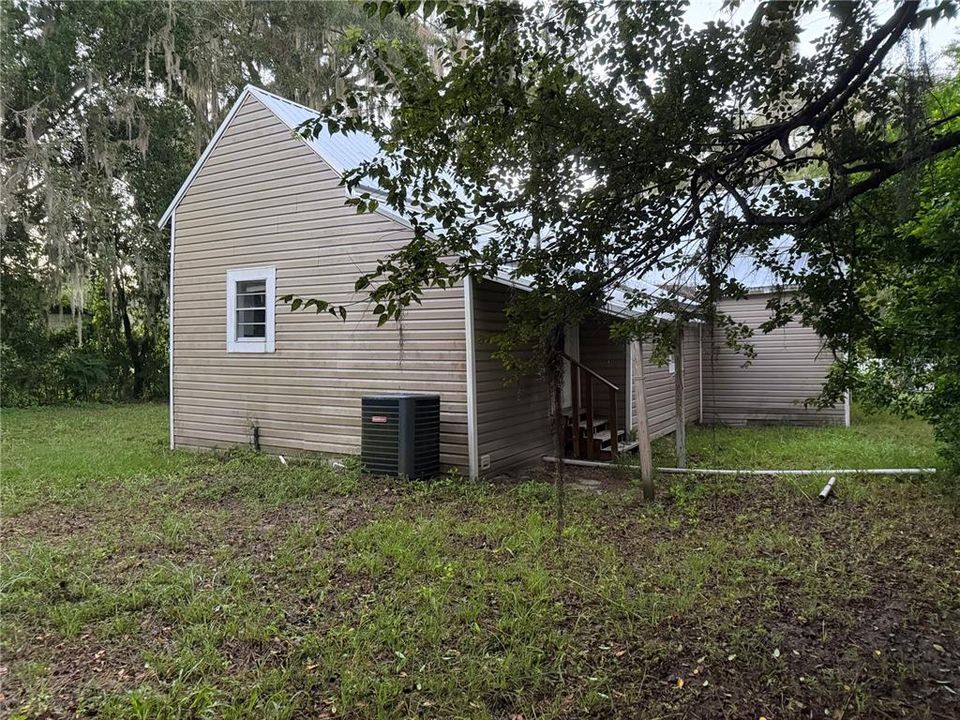 For Sale: $125,000 (3 beds, 2 baths, 1096 Square Feet)
