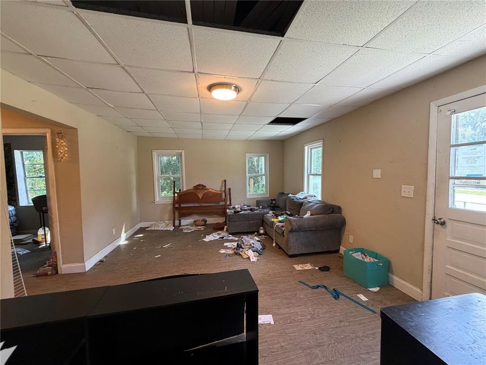 For Sale: $125,000 (3 beds, 2 baths, 1096 Square Feet)