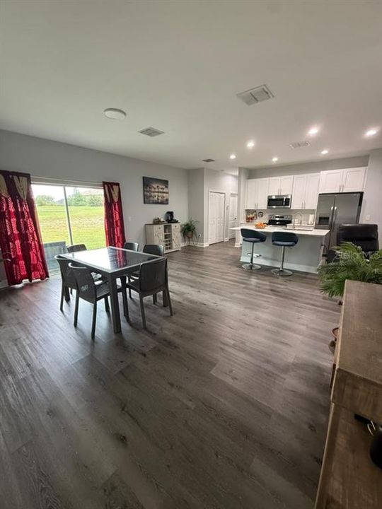 For Rent: $1,900 (4 beds, 2 baths, 1636 Square Feet)