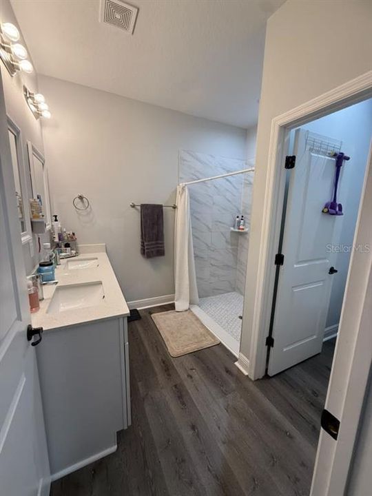 For Rent: $1,900 (4 beds, 2 baths, 1636 Square Feet)