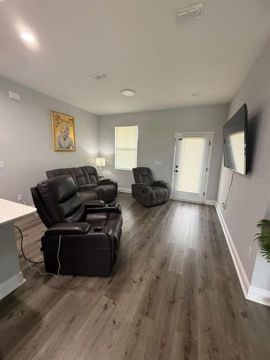 For Rent: $1,900 (4 beds, 2 baths, 1636 Square Feet)