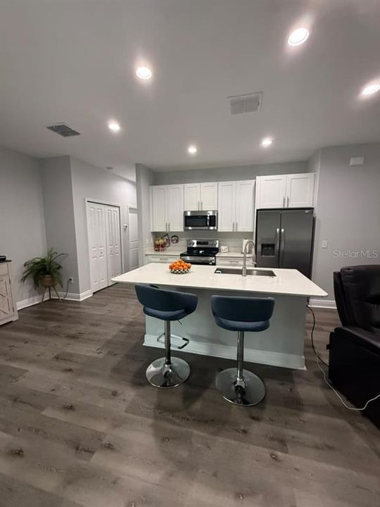 For Rent: $1,900 (4 beds, 2 baths, 1636 Square Feet)