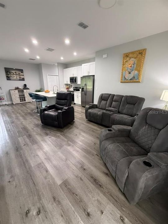 For Rent: $1,900 (4 beds, 2 baths, 1636 Square Feet)