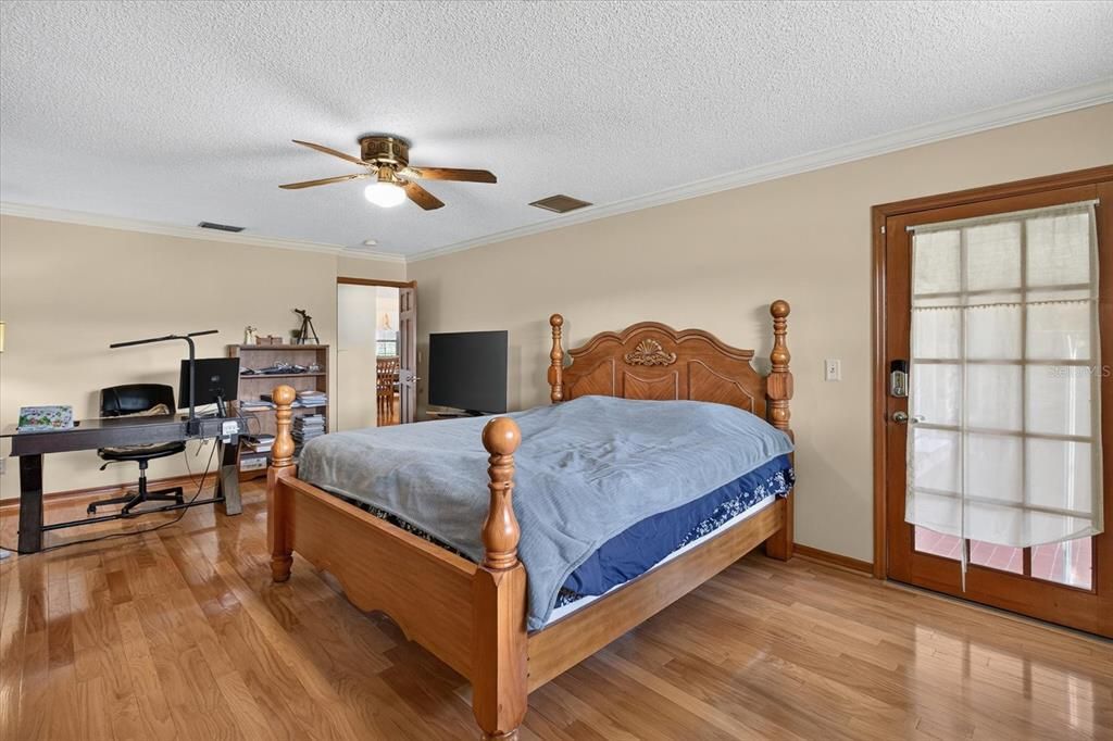 For Sale: $6,000,000 (3 beds, 2 baths, 2520 Square Feet)