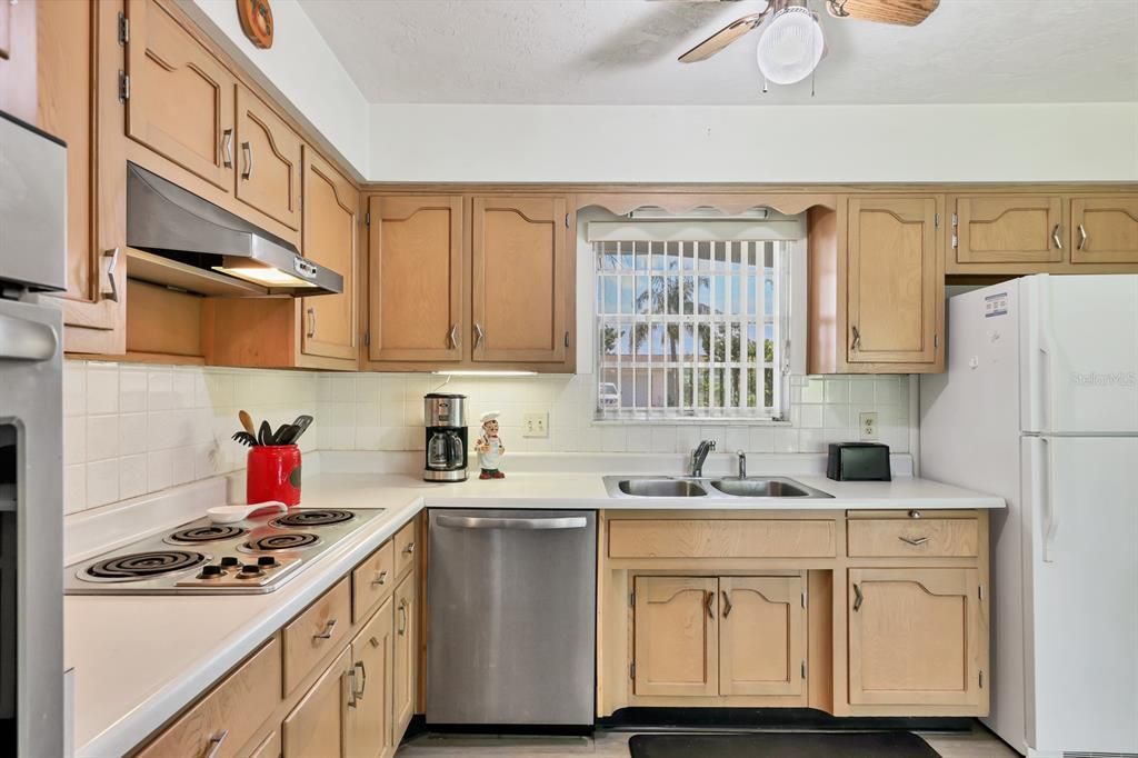 В аренду: $2,450 (2 спален, 2 ванн, 1249 Квадратных фут)