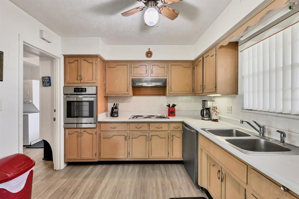 В аренду: $2,450 (2 спален, 2 ванн, 1249 Квадратных фут)