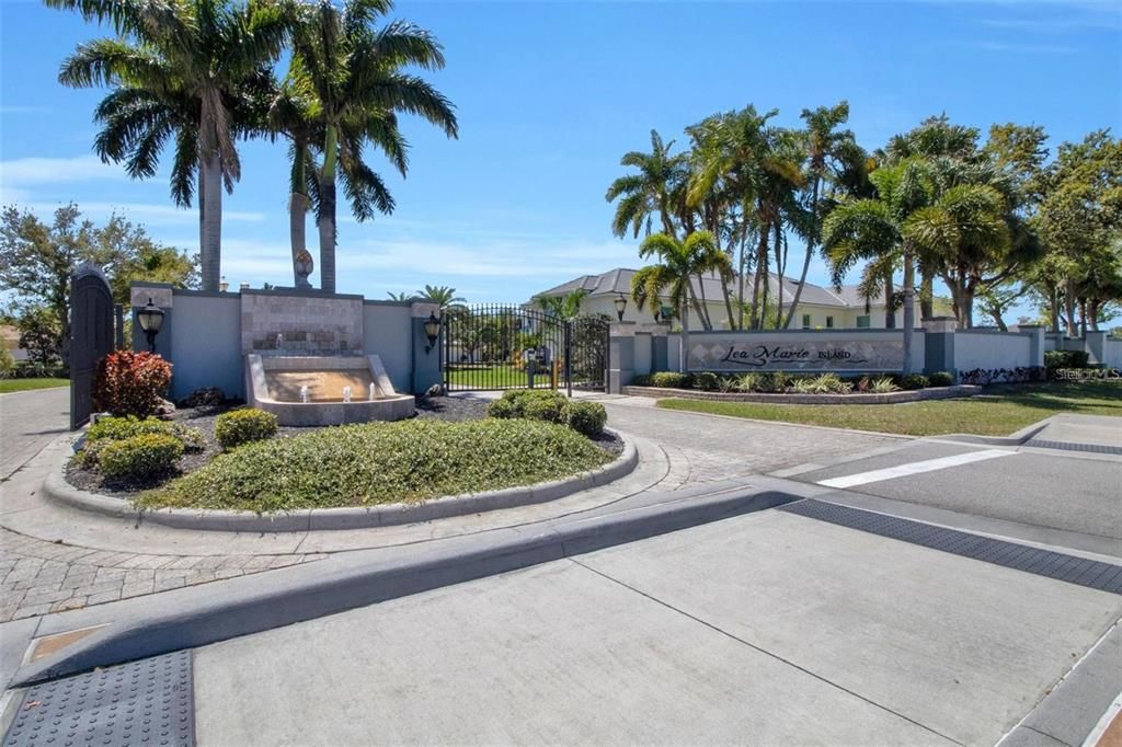 На продажу: $175,000 (0.46 acres)
