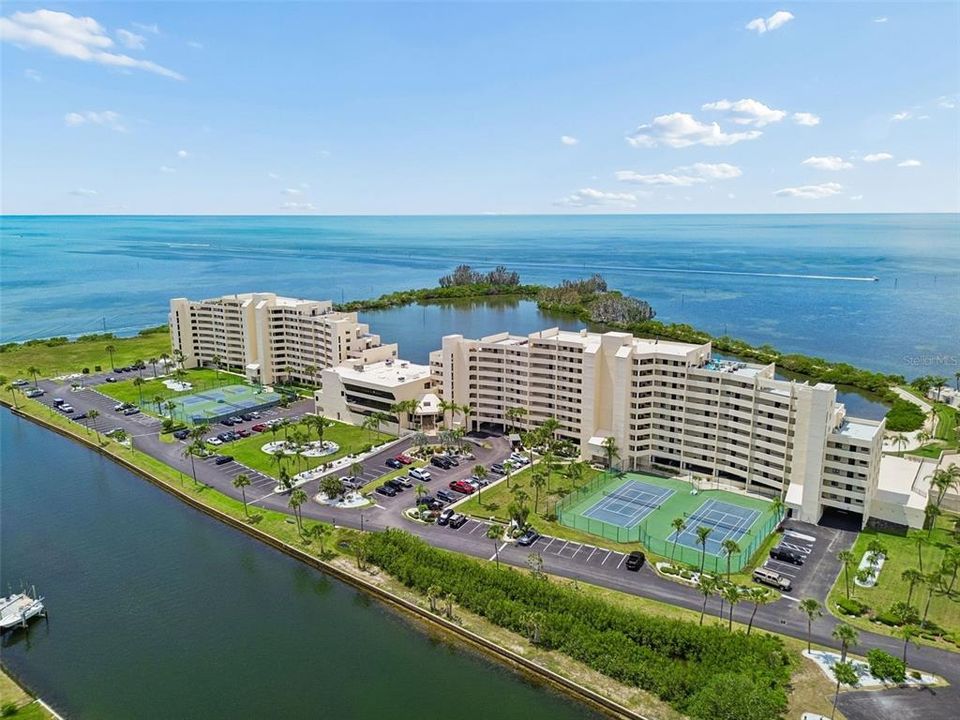 На продажу: $249,900 (1 спален, 1 ванн, 733 Квадратных фут)